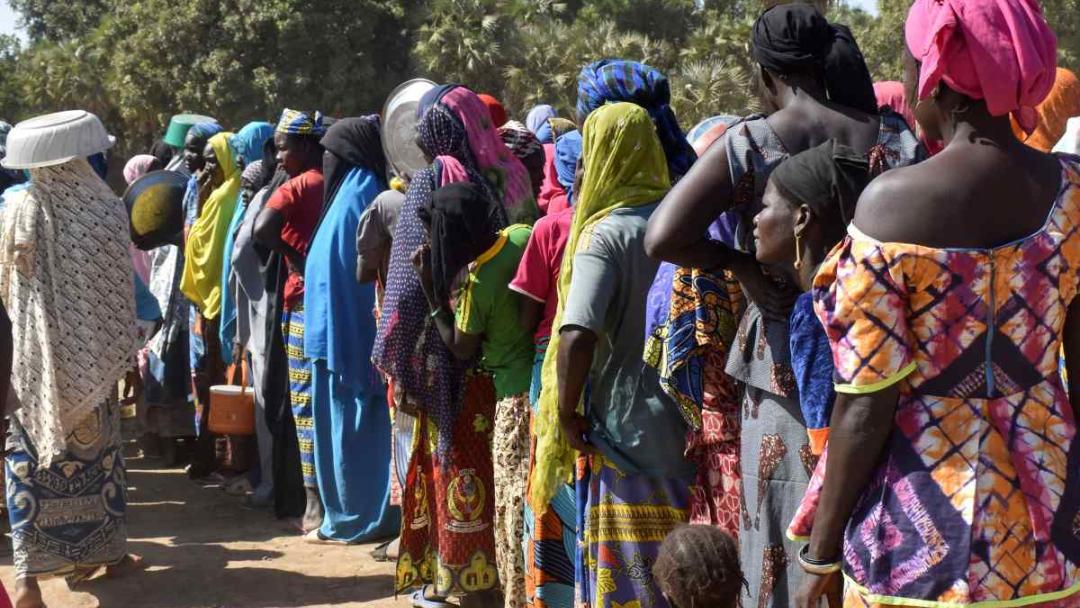 Cameroonians who fled deadly intercommunal violence between Arab Choa herders and Musgum fisherfolk queue to receive food at a temporary refugee camp in N'djamena, Chad December 13, 2021.
